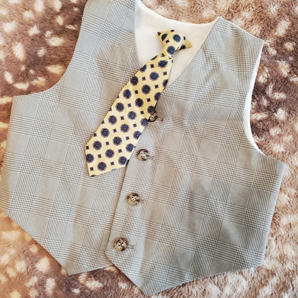 JCpenney Toddler formal vest with Tie. 4t toddler boy size. Plaid